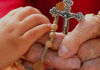 Pais católicos educando os filhos na fé